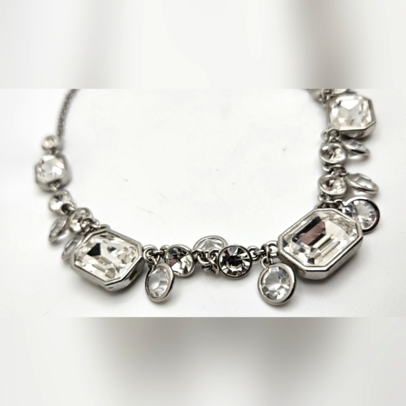 ๐ข3/$19๐ข ANN TAYLOR Sparkling Rhinestone Glass Statement Necklace Silver - Picture 4 of 6